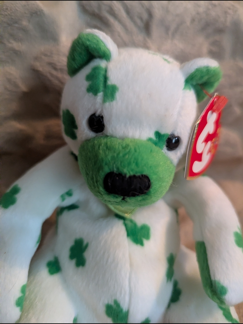 Ty Beanie Baby āCloverā Bear š Retired White Bear w/ Green Clovers Plush - Picture 2 of 9